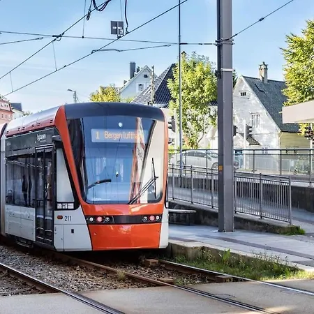 500m To Light Rail, Street Parking, Flex Check-in Apartment Bergen